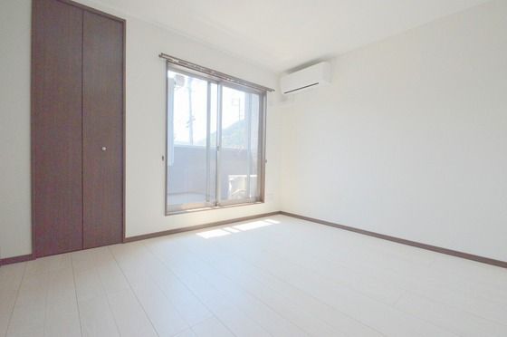 �y�����E���r���O�z�@���������̎ʐ^���g�p���Ă���܂��B