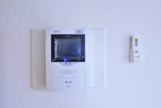 �y�Z�L�����e�B�z�@