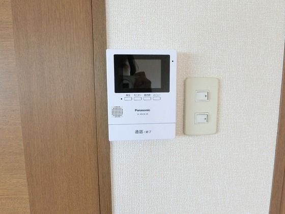 �y�Z�L�����e�B�z�@