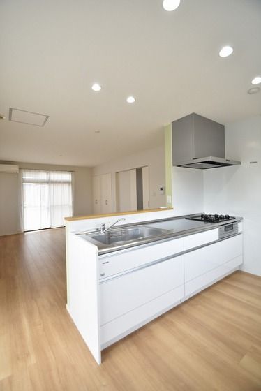 �y�����E���r���O�z�@