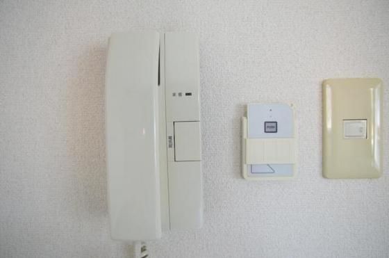 �y�Z�L�����e�B�z�@