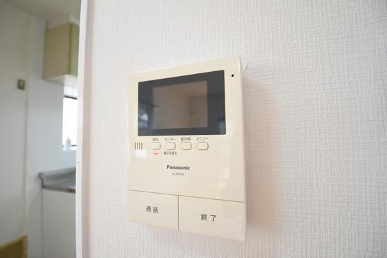 �y�Z�L�����e�B�z�@