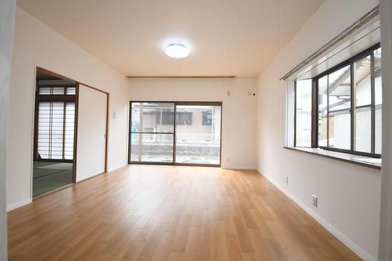 �y�����E���r���O�z�@