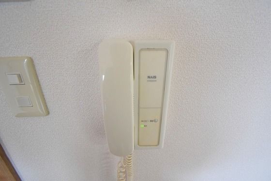 �y�Z�L�����e�B�z�@