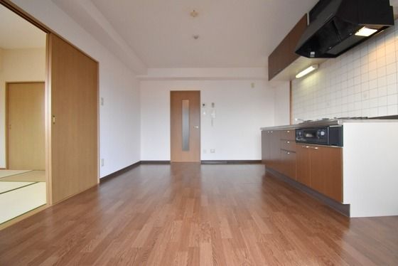 �y�����E���r���O�z�@