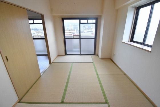 �y�����E���r���O�z�@