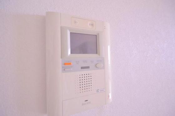 �y�Z�L�����e�B�z�@