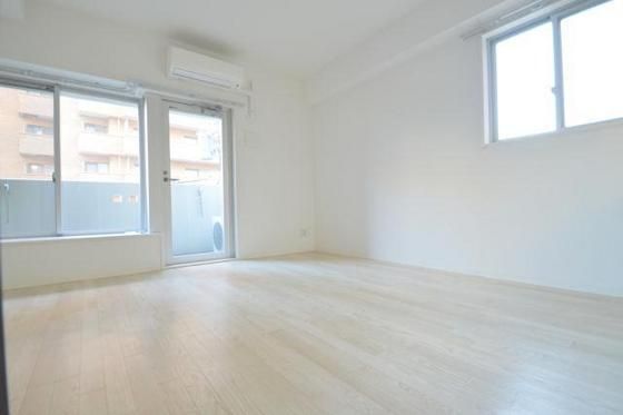 �y�����E���r���O�z�@2�ʍ̌��̖��邢������