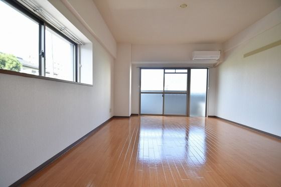 �y�����E���r���O�z�@