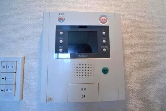 �y�Z�L�����e�B�z�@