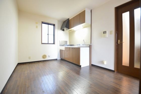 �y�����E���r���O�z�@