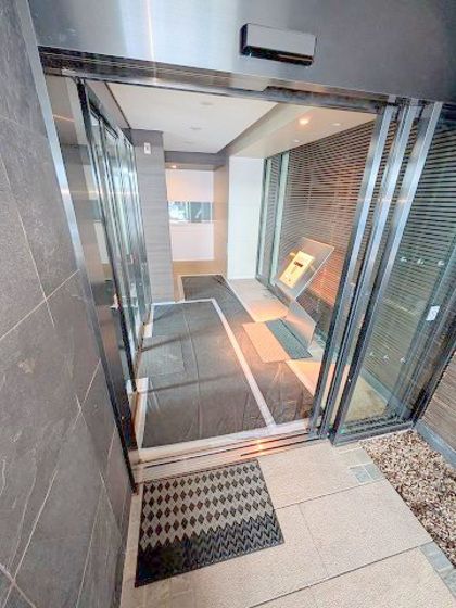 �y�Z�L�����e�B�z�@