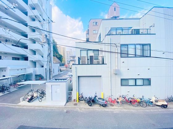 �y���]�z�@