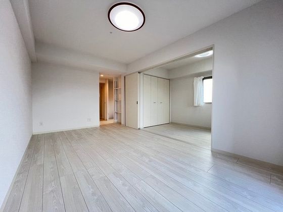 �y�����E���r���O�z�@