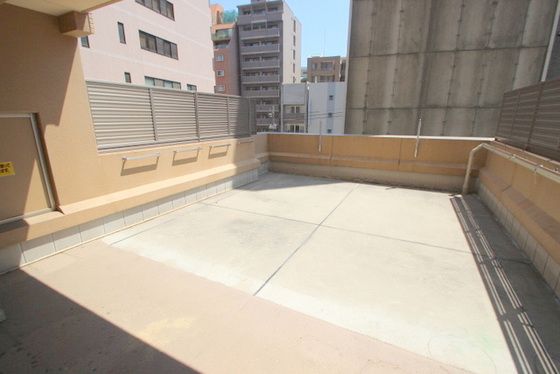 �y���]�z�@