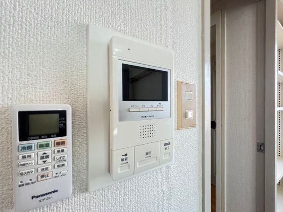 �y�Z�L�����e�B�z�@