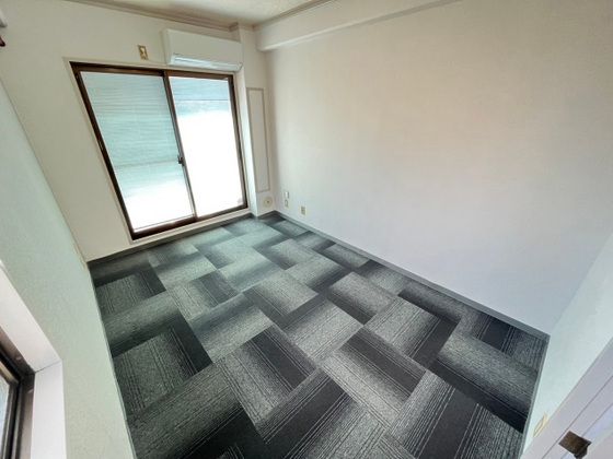 �y�����E���r���O�z�@