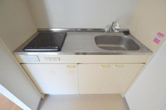 �y�L�b�`���z�@1���h�g�̃L�b�`���̓R�����Ɨ����̊Ԃɍ�ƃX�y�[�X����􂱂�厖�ł���ˁ�