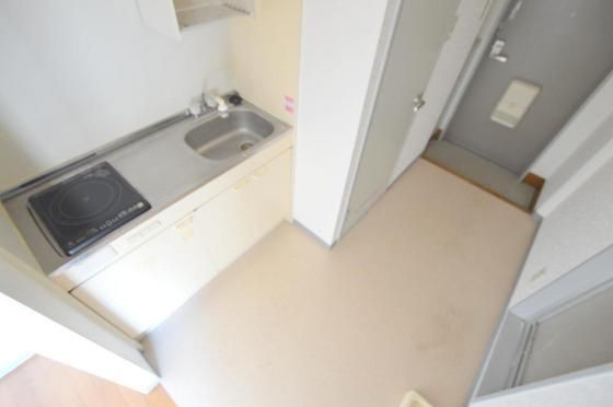 �y�L�b�`���z�@1���h�g�̃L�b�`���̓R�����Ɨ����̊Ԃɍ�ƃX�y�[�X����􂱂�厖�ł���ˁ�