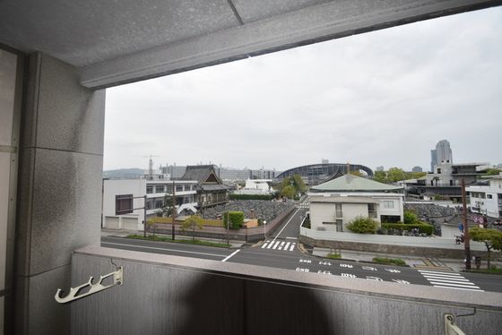 �y���]�z�@