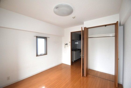 �y�����E���r���O�z�@