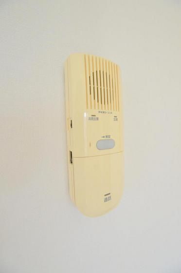 �y�Z�L�����e�B�z�@