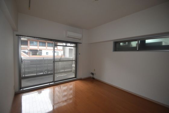 �y�����E���r���O�z�@