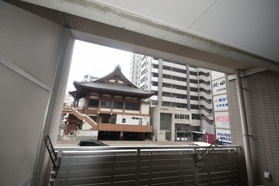 �y���]�z�@