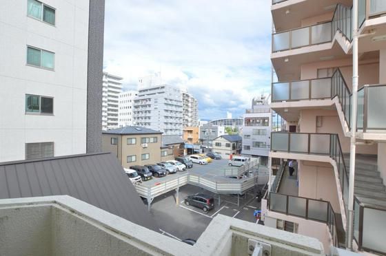 �y���]�z�@