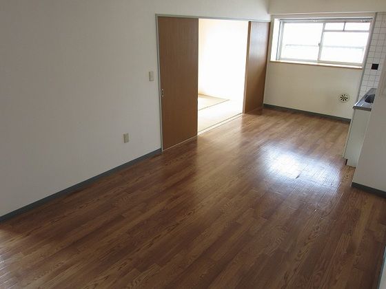 �y�����E���r���O�z�@