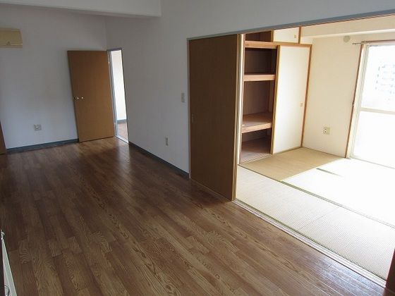 �y�����E���r���O�z�@