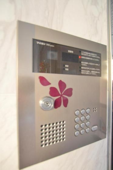 �y�Z�L�����e�B�z�@