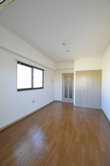 �y�����E���r���O�z�@