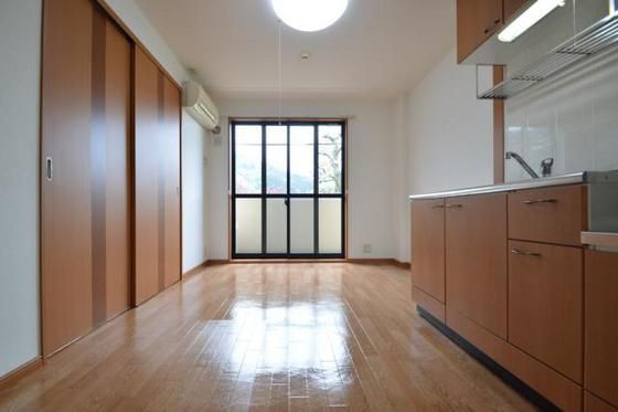 �y�����E���r���O�z�@