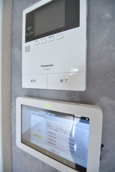 �y�Z�L�����e�B�z�@