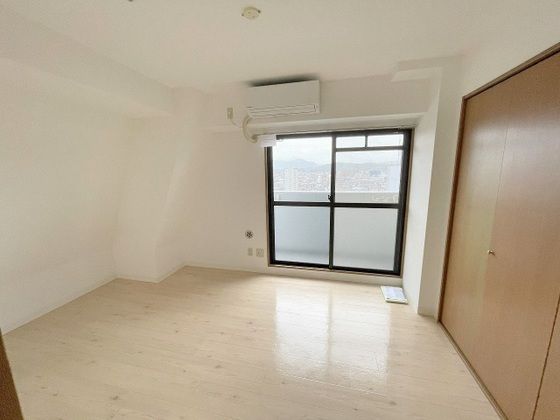 �y�����E���r���O�z�@