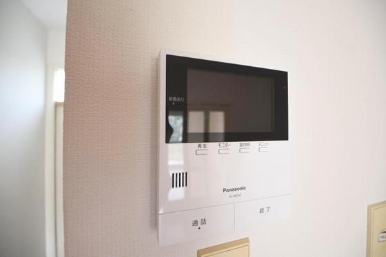 �y�Z�L�����e�B�z�@