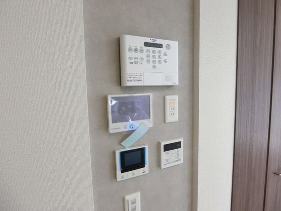 �y�Z�L�����e�B�z�@