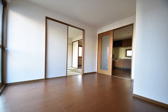 �y�����E���r���O�z�@