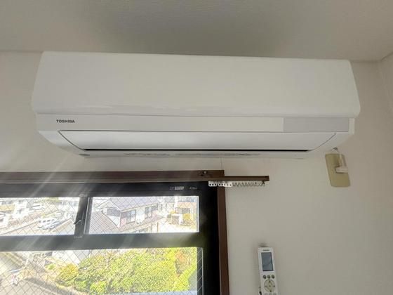 �y�Z�L�����e�B�z�@