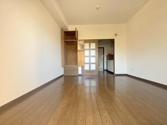 �y�����E���r���O�z�@