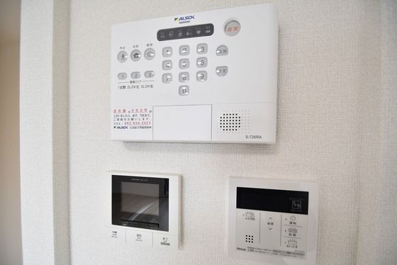 �y�Z�L�����e�B�z�@