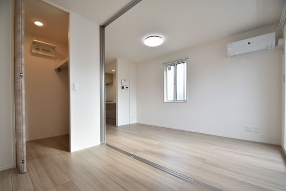 �y�����E���r���O�z�@