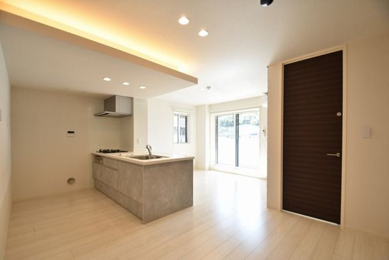 �y�����E���r���O�z�@