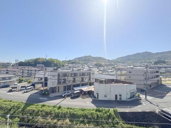 �y���]�z�@