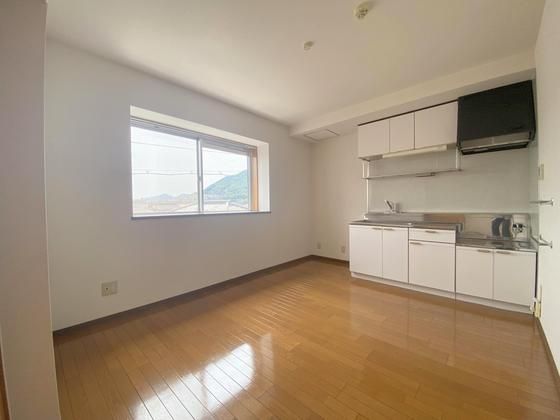 �y�����E���r���O�z�@