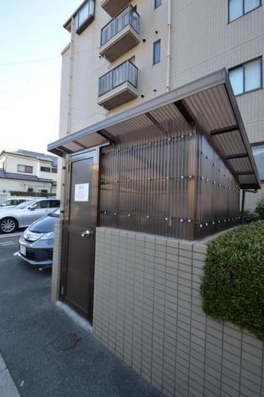 ���L�����S�~�̂ď�