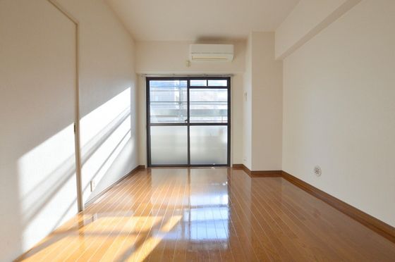 �y�����E���r���O�z�@