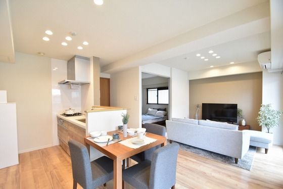 �y�����E���r���O�z�@