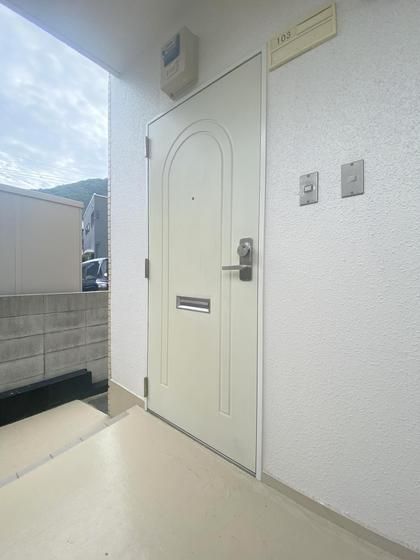 �y�Z�L�����e�B�z�@